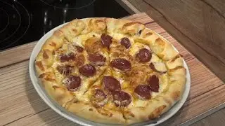 Pizza tarifi(Yapimi cok kolay Sucuklu kasarli enfes bir lezzet)-Hatice Mazi