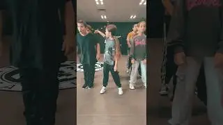 CUM primești o palmă peste cap ,Fii atent la coregrafie 😂  #newproject  #troubleacademy #dancevideo