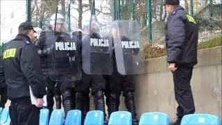Policjanci przygotowują się do stadionowych zadym