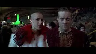 Alien Male to Female Disguise in Fur Coat The Fifth Element