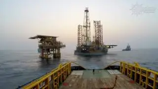 Jack-up positioning by 3 Tugs