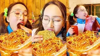 還記得童年的小賣舖嗎？香辣小螃蟹酥脆掉渣一口一个，麻辣螺蛳吸溜一口麻到舌尖 #童年小賣店#童年零食#懷舊鋪子#大辣片#懷舊零食#8090後