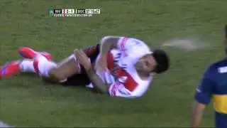 El blooper de Mora y Viudez. River 0 - Boca 1. Fecha 24. Primera Divisi&oacute;n 2015. FPT.