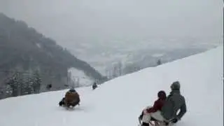 Welsh Max and his gang bobsleding; Mittag 3