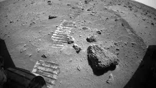 China's Mars rover in complex terrain, travels over 800 meters on red planet