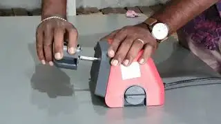 How to remove stuck blade in wise coconut scrapper ?