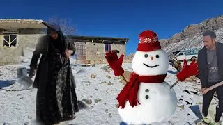 A snowy and dreamy family landing to make a fabulous snowman