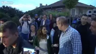 Brazilian tourist photobombs Bulgarian president, asks why he is important