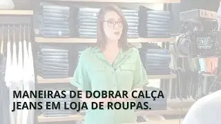Maneiras de dobrar calça jeans em loja de roupas.