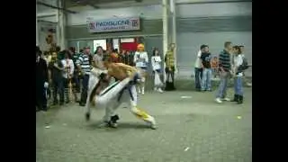 Kazuya vs Hwoarang (Tekken cosplay) fight scene Romics