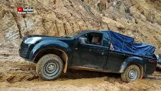 Mobil Isuzu D-Max Single Cab Bermuatan Tarik Mobil Isuzu D-Max Single Cab Bermuatan Di Jalan Nanjak