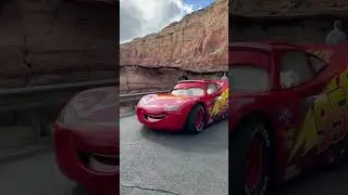 Lightning McQueen creating a traffic jam! #cars #carsland #disneyparks #disney #lightningmcqueen