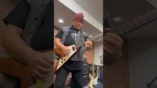 Noodling on my Gibson Flying V #shredding #guitar #solo