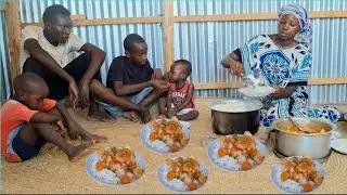 African Village Cooking /Our young organic mom Cooks delicious potatocurry😋
