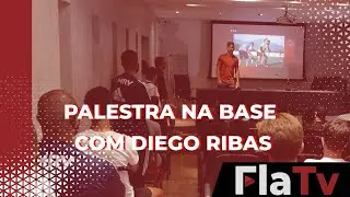 Diego Ribas faz palestra para atletas da base