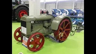 Traktoren Ausstellung Gr&uuml;ne Woche 2026 historische Kutsche bis zum Gro&szlig;m&auml;hdrescher