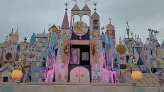 It's a small world clock 6:00 version (Fantasyland)
