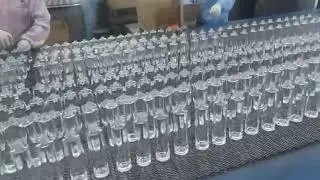 Manual quality inspection of glass bottles