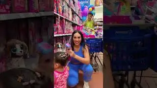Comprando todo lo que Nasya toca en una JUGUETER&Iacute;A!! Por primera vez en: KARLA BUSTILLOS👈🏼 🤩🤩