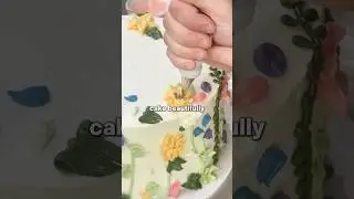 Making a 3D floral cake!🌻