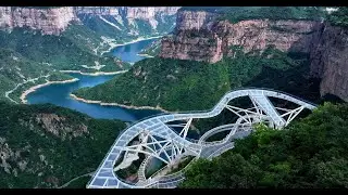 Henan Baoquan Cliff World Performs a 100 meter Cliff Walk【Curious China】