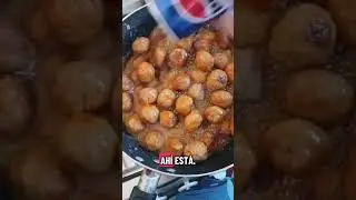 Albondigas a la pepsi con arroz junto con habichuelas y papitas fritas
