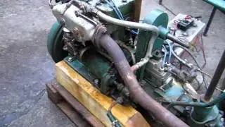 Alter Sleipner Schiffsmotor mit Wasserverlust an allen Ecken und Enden