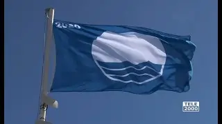 La Bandiera Blu 2020 sventola sul moletto di Pesaro