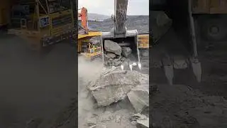 Excavator Stone Loading on the Truck #shorts #youtubeshorts #excavator #stone #loadingtruck #truck