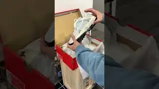 Unboxing the Nike Zoom Vomero 5new colorway &ldquo;Platinum Tint&rdquo;!  #area02 #nike #zoomair #vomero