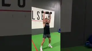 Жим гантелей стоя