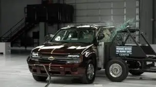 2007 Chevrolet TrailBlazer side IIHS crash test