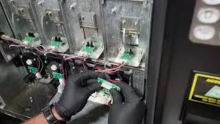 How to change a 6 channel motor control board combo vending machine.RS800 RS800 FEH-B12 NV2021 PC700