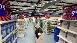 Visite du magasin B&M de Chen&ocirc;ve avant son ouverture