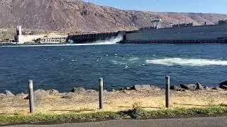 John day dam|  rufus oregon : large hydro power facility  Columbia River 
