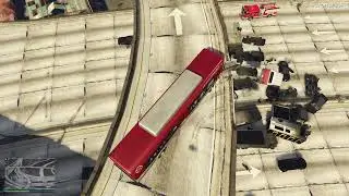 INSANE GTA 5 GLITCH – NPCS DRIVE OFF OVERPASS & EXPLODE! 🤯CAR GO BOOM CRASH TEST CAR GUN MODE