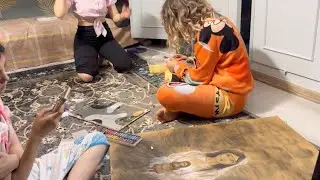 The colorful life of rural girls in the dormitory: cooking and painting