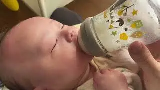 Ребенок пьет молоко ❤️ (97 дней после рождения) [АСМР]