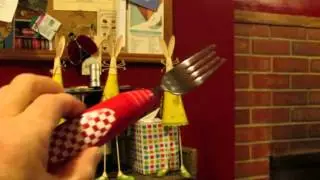 Twirling battery-powered spaghetti fork