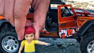 Mini Beach Survival: Catching Crabs, Campfire & DIY Adventures 🦀🔥