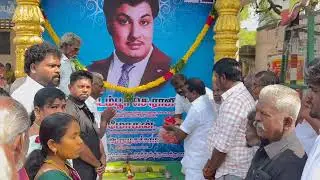 புதியம்புத்தூரில்  எம்ஜிஆரின் 38 வது நினைவு நாள் மேற்கு ஒன்றிய செயலாளர் மோகன் தலைமையில் அனுசரிப்பு