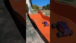 Mad Van Sliding Away 🛻💥 #shorts #fun #car #kyosho #madvan #love