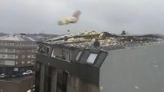 Storm Herminia - Wind tears down a roof in Pontevedra - Galicia - Spain 💨