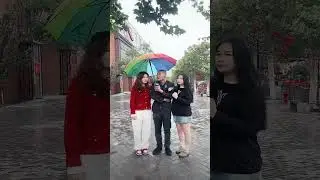 撩姐妹俩，一人拉一边街上走太有满足感了。