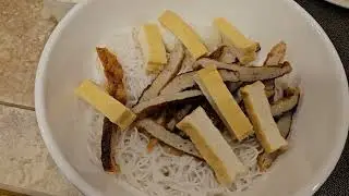 VLOG 419 | Vietnamese Fried Fish Cake Noodle Soup (Bun cha ca) | January 25, 2026