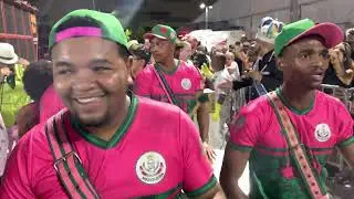 Bateria da Mangueira no mini desfile da Cidade do Samba! Carnaval 2022!