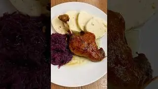 Konfitovan&eacute; kachn&iacute; stehno