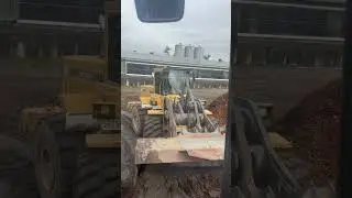 Crazy loader driverrr #viral #fyp #loader #dirt