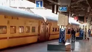02168 Mumbai LTT Superfast Festive Special Arriving At Satna Junction Platform Number-1!!!