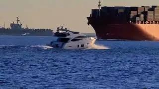MAGIC HOUR🌅#containership #yacht #bulkcarrier #nuclear #aircraftcarrier #bush #cvn77 #ike #CVN69